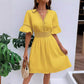 ✨ Schickes Kleid mit V-Ausschnitt & Spitzenausschnitten – Feminin & luftig – Perfekt für Sommer, Hochzeit oder romantische Abende – eleganter Blickfang mit feinen Details 🌸